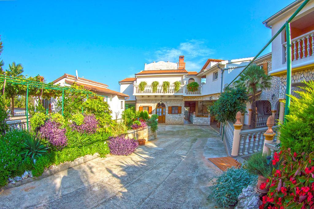 Apartments Vrcevan 811 Medolino Esterno foto